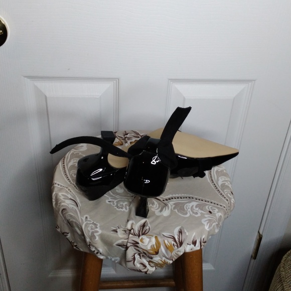 Shoes - Picture 3 of 3